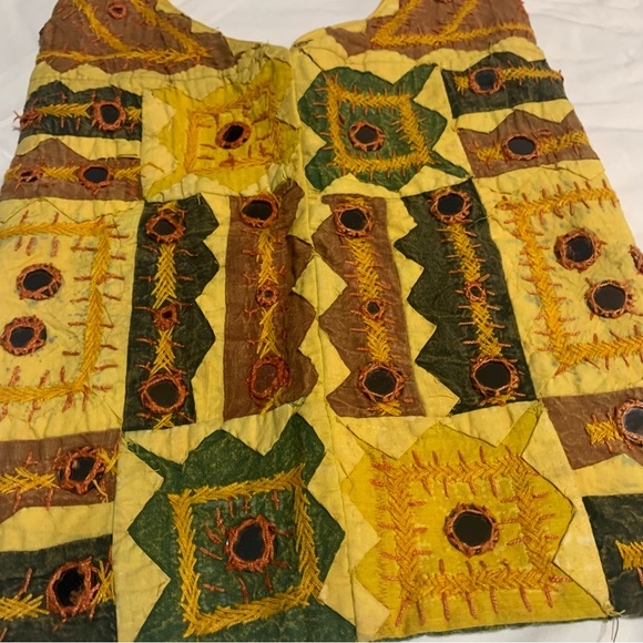 Multicolored Embroidered Medium size Crossbody bag. Zipper. Great Condition! - Picture 10 of 11